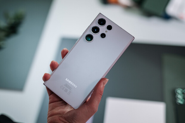 Nejdřív Galaxy AI, teď i mega sleva. Loňské Samsungy zlevňují až o 15 tisíc