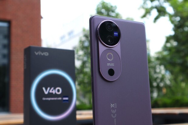 Vlajkově tenké, přesto s neuvěřitelnou výdrží. Testujeme Vivo V40 s optikou Zeiss