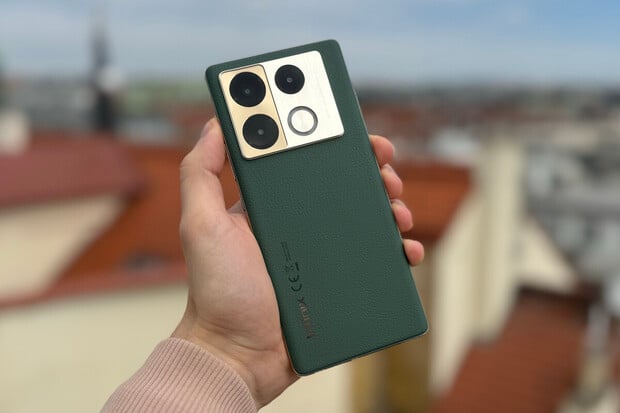 Nový bestseller Infinix: za 8 499 Kč špičková výbava i unikátní nabíjení