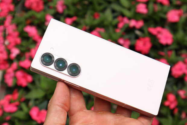 Jak ušetřit na „skládačce“ od Samsungu téměř 40 %? Vyplatí se trpělivost