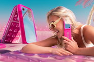 Růžový mobil a dokonce i baterie, přivítejte Barbie Phone