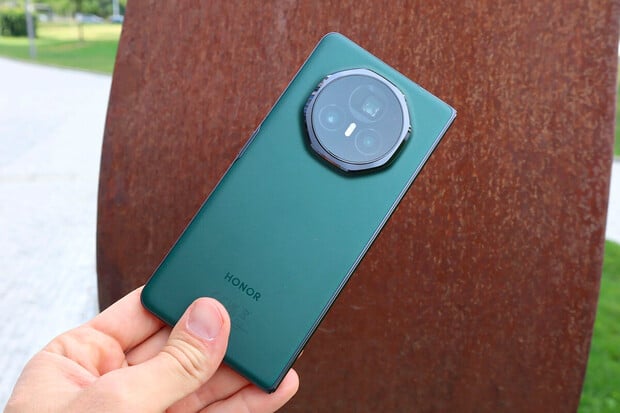 Honor se v 813 znacích omlouvá majitelům Galaxy Z Foldu6. Proč?