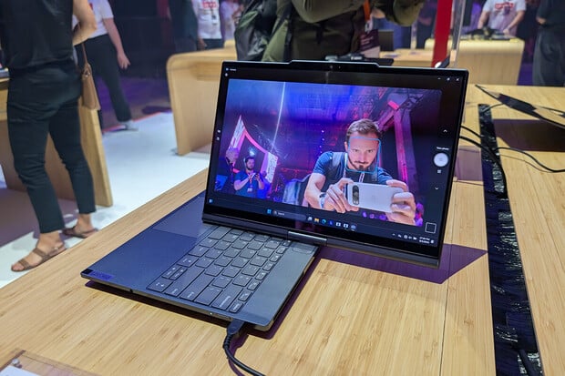 Tohle si zamilujete! Lenovo Auto Twist AI PC se na příkaz otevře, ale také otočí