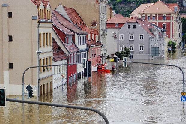 Nové dno podvodníků? Vydávají se za pojišťovnu a chtějí vydělat na povodních