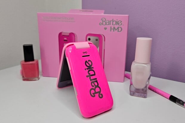 Růžová, kam se jen podíváš. Rozbalujeme nový Barbie Phone