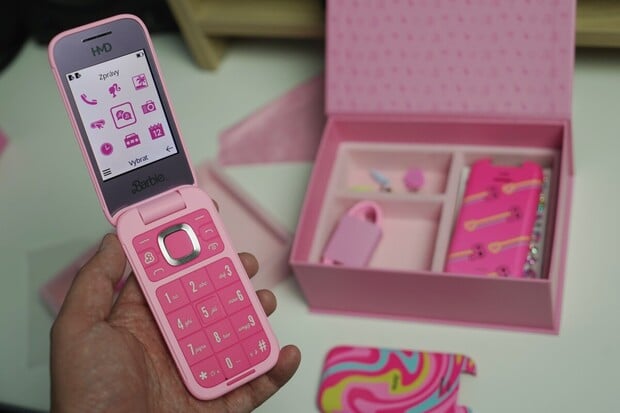 Specialitka jménem Barbie Phone. Co vše se ukrývá v prodejním balení?