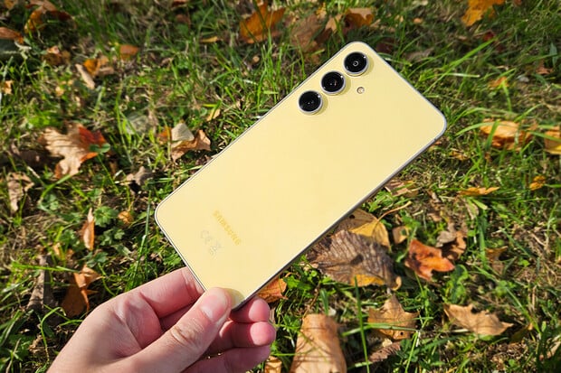 Samsung Galaxy S25 FE chce být dospělejší. Vylepší jeden z fotoaparátů