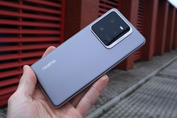 Výdrž baterií v mobilech stoupne. Realme plánuje mobil s 10 000 mAh