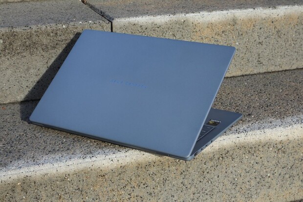 ASUS ZenBook A14