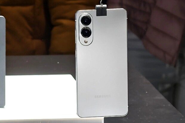 Extra tenký Samsung Galaxy S25 Edge už lze koupit i v ČR. Na kolik vás vyjde?