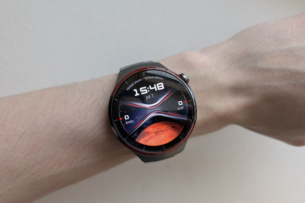 Huawei Watch 4 Pro Space Edition zaujmou prémiovým provedením i funkcemi