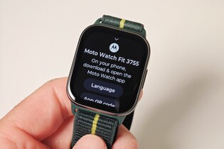 Hliníkové hodinky s GPS umí i Motorola, přivítejte novinku Moto Watch Fit