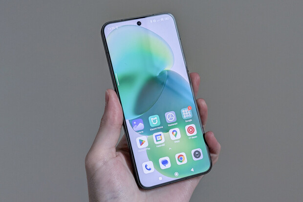 Je pro vás Xiaomi 15 Ultra příliš rozměrné? Dejte šanci špičkovému Xiaomi 15