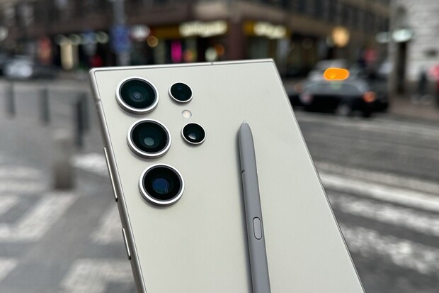 Galaxy S24 Ultra mizí, vyprodávají se poslední kusy za super cenu
