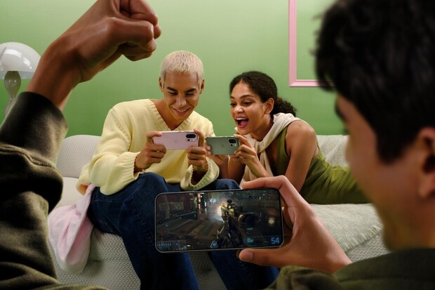 OnePlus 13s je kompaktní, výkonné a s tlačítkem navíc