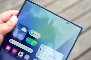 Skládací Samsung Galaxy Z Fold7 má problémy s lakem. Jaké je řešení?