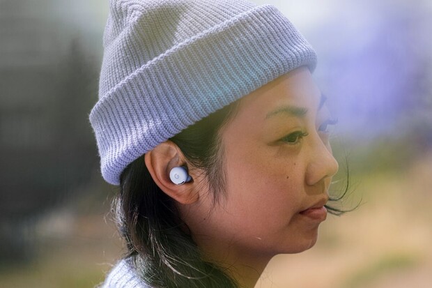 Sluchátka pro masy, která zavaří AirPods? Google uvedl Pixel Buds 2a s čipem A1