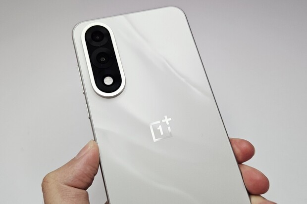 Krásný oblázek ze střední třídy. Testujeme OnePlus Nord 5