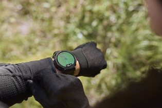 Má se Garmin začít bát? Titanové Amazfit T-Rex 3 Pro mají i svítilnu