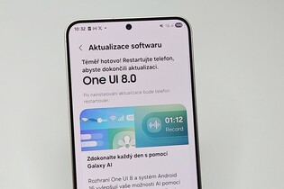 Samsung začíná aktualizovat. Android 16 a One UI 8.0 zamířil na řadu Galaxy S25