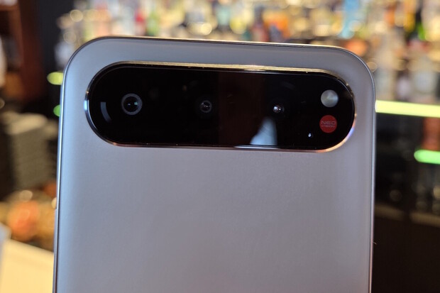 nubia Air přichází na český trh. Na úvod se koupala v pivu