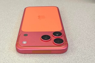 Svět mobilů má novou hvězdu: iPhone, který samovolně mění barvu 