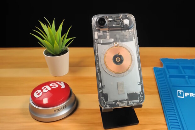 Vypadá lépe než originál. Youtuber si vyrobil iPhone Air s průhledným zadním krytem