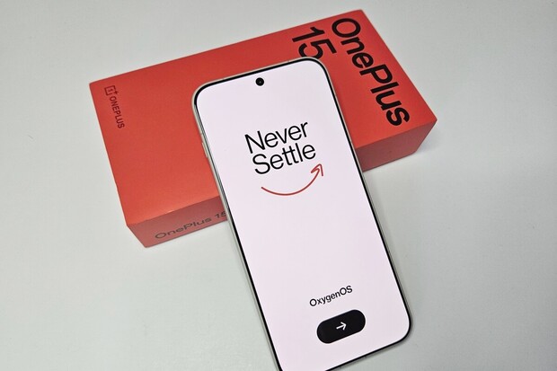 Přehledně: Kolik stojí všechny varianty vlajkového OnePlus 15?