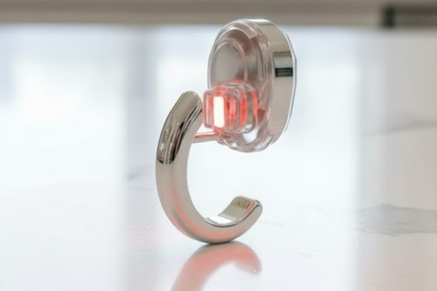 Chytré prsteny už jsou „out“, teď budou mít všichni chytré náušnice 