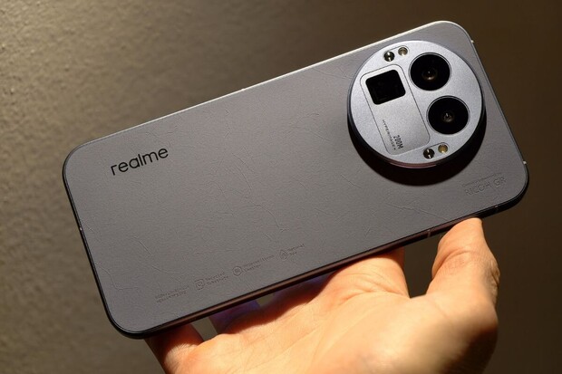 Testujeme Realme GT 8 Pro: stylovou vlajku s fotomodulem pro každou příležitost