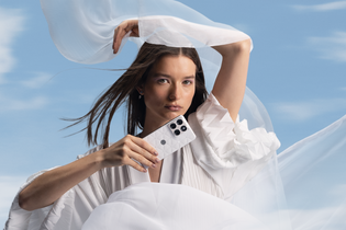 Maximální elegance: Motorola Edge 70 se ve verzi Swarovski zahalí do krystalů