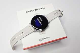 Nabíjet jen třikrát za měsíc? S novými hodinkami OnePlus Watch Lite je to možné
