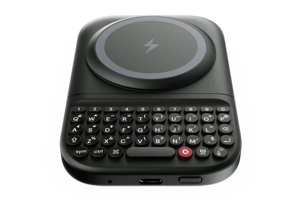 Lačníte po tlačítkách? Magnetická Clicks Power promění smartphone v psací stroj