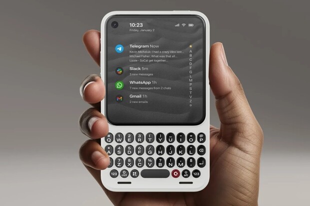 Schází vám BlackBerry? Možná vás zaujme Clicks Communicator s Androidem 16