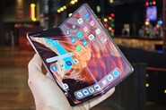 Bude mít Samsung problém? Přichází skládačka Motorola Razr Fold