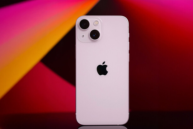 iPhone 13 jen za 7 290 Kč? Ceny telefonů z druhé ruky padají na minimum