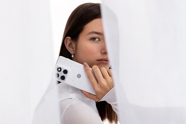 Soutěžte s Motorolou o zájezd na FIFA World Cup: Kupte Edge 70 a získejte i dárek