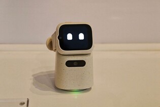 TCL ukázalo budoucnost dětských hodinek s AI robotem i  NXTPAPER tablety 