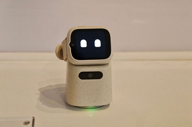 TCL ukázalo budoucnost dětských hodinek s AI robotem i  NXTPAPER tablety 