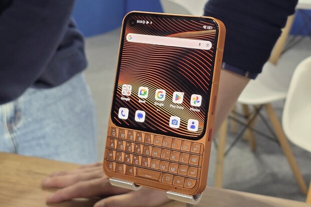 Nejoriginálnější mobil roku? Zkusili jsme Unihertz Titan 2 Elite s QWERTY klávesnicí