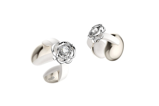 TCL CrystalClip jsou jako náušnice – v edici Swarovski doslova