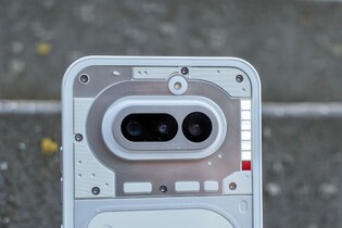 Nothing Phone (4a) oficiálně: 63 LED na zádech, 50Mpx teleobjektiv a cena pod 10 tisíc