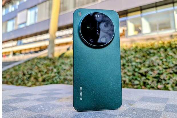 Xiaomi 17 Ultra v akci: noční Praha jako plátno pro 200Mpx teleobjektiv a optiku Leica