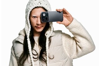 Extravagantní Nothing Phone (4a) Pro boduje hliníkovým tělem, Glyphem i 140x zoomem 