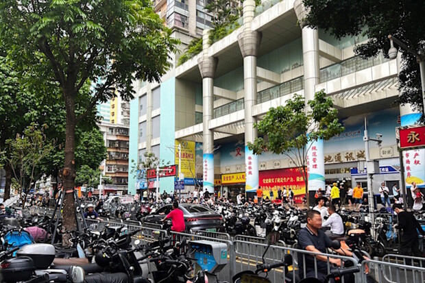 Záhada Čínské věže. Proč v tomto mrakodrapu končí tolik ukradených iPhonů?