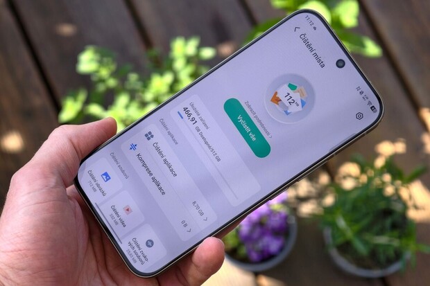 Chytrá AI, která umí česky: OriginOS 6 dělá z Viva V70 „stroj“ na produktivitu