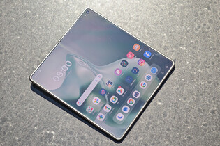 Motorola Razr Fold vstupuje na trh s extra slevou a náloží benefitů