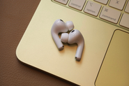 Apple v Česku oficiálně spouští funkci „Sluchadlo“ i měření jako od audiologa