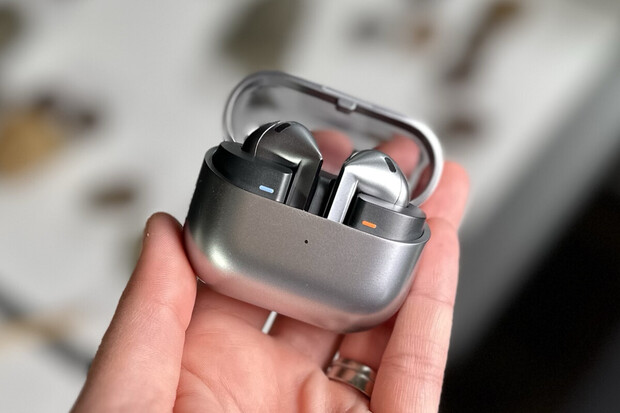Samsung má hit mezi sluchátky, Galaxy Buds3 zlevnily o 50 %