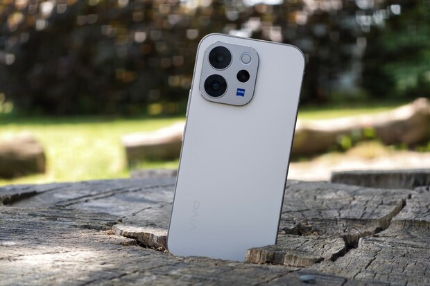 Vivo V70